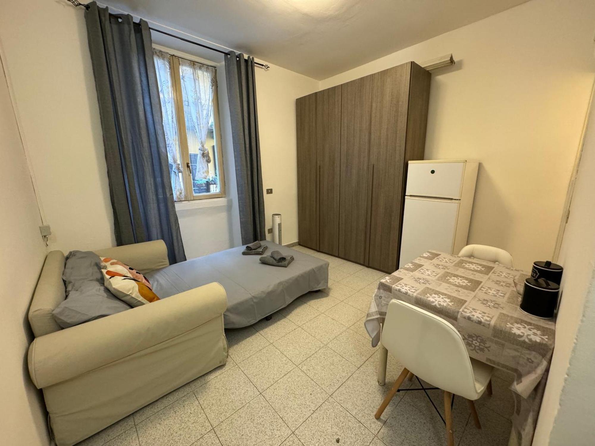 Cozy Tiny Apartment In Milan Exterior photo